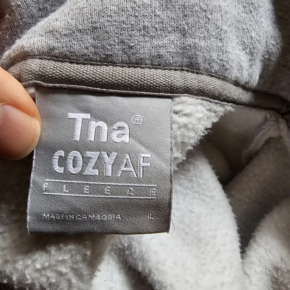 TNA Aritzia fleece cropped gray 1/3 zip up‎ longsleeve sweatshirt size L